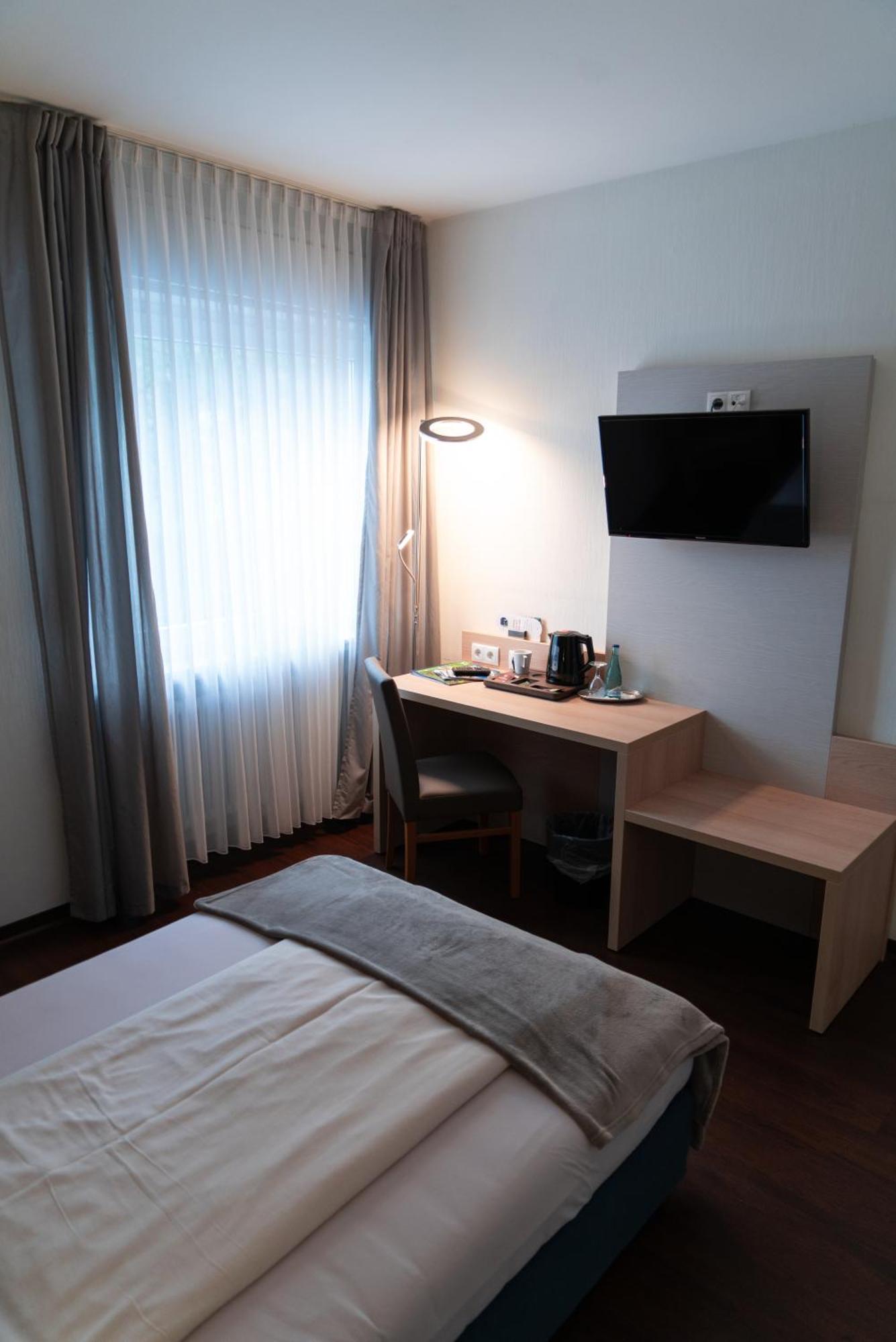 Hotel-Restaurant Kolpinghaus Линген Экстерьер фото
